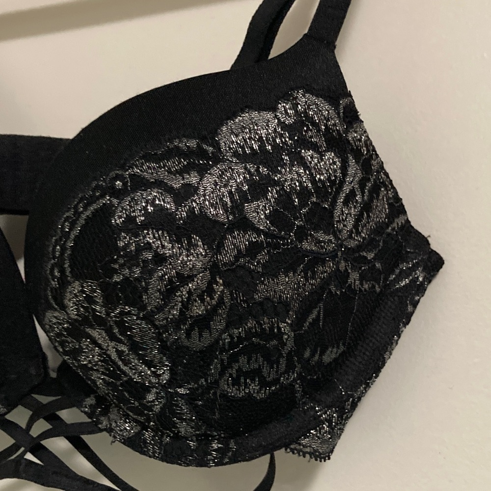 La Senza Beyond sexy black push-up with silver lace detailing 32C - Picture 2 of 6